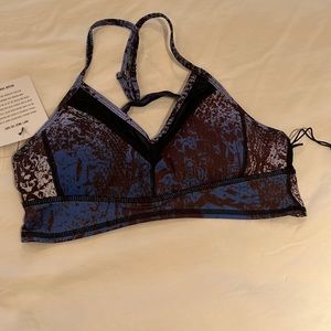Vimmia Sports Bra Size M Blue/Black NWT